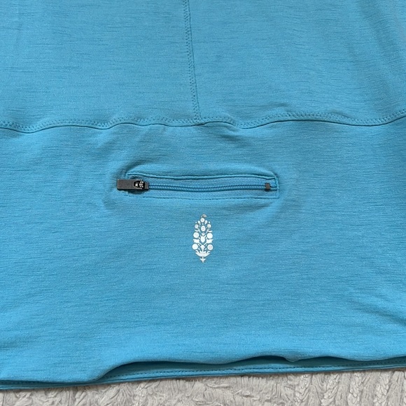 Free People x FP Movement Sky High Long Sleeve Oversized Top Ice Bath Blue Small - Picture 5 of 16